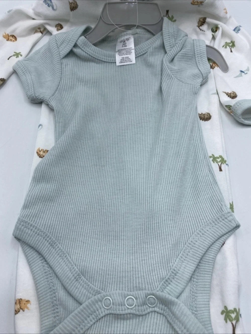 Le Top Bebe Dinosaur Bodysuit Pant Bib Outfit 3PC Set 0-3 Months Cute A Saurus